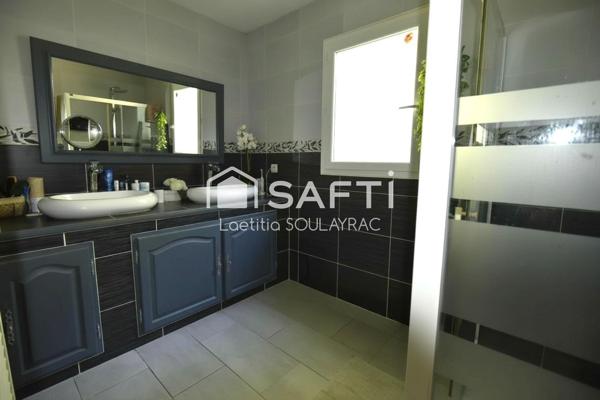 Maison de 150 m² avec piscine, garage, terrain clos...
