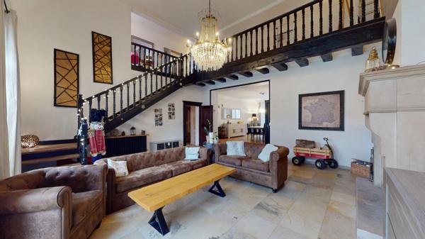 À vendre, ensemble immobilier comprenant une maison d'habitation de caractère et 6 appartements en location.