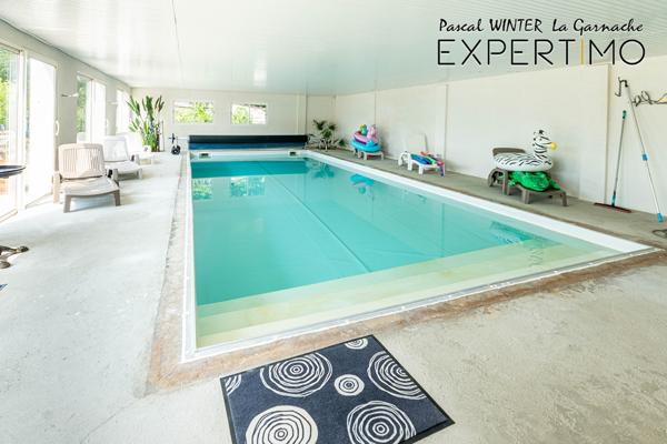 Challans (85300) Magnifique longère rénovée, 4 chambres, piscine couverte