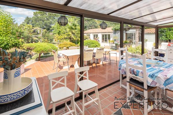 Challans (85300) Magnifique longère rénovée, 4 chambres, piscine couverte