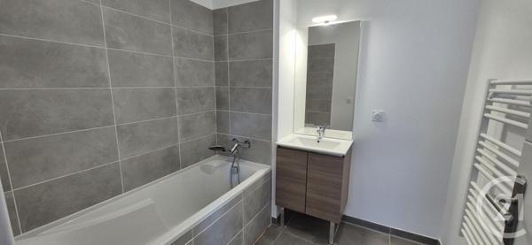 Maison à vendre  2 pièces - 50,03 m2 ST MAXIMIN LA STE BAUME - 83