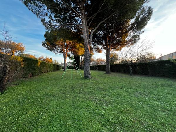 A VENDRE MORIERES LES AVIGNON Terrain constructible