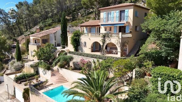 Maison traditionnelle 5 pièces de 150 m² à Saint-Cyr-sur-Mer (83270)