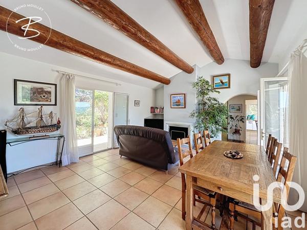 Maison traditionnelle 5 pièces de 150 m² à Saint-Cyr-sur-Mer (83270)