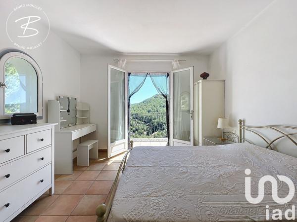 Maison traditionnelle 5 pièces de 150 m² à Saint-Cyr-sur-Mer (83270)