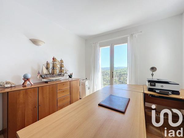 Maison traditionnelle 5 pièces de 150 m² à Saint-Cyr-sur-Mer (83270)