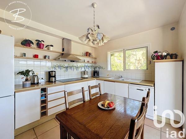 Maison traditionnelle 5 pièces de 150 m² à Saint-Cyr-sur-Mer (83270)