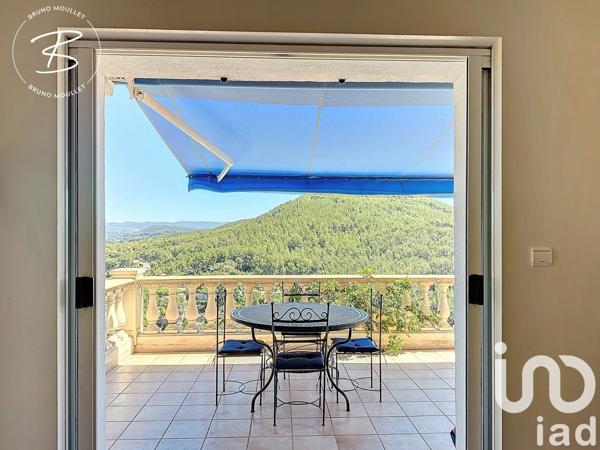 Maison traditionnelle 5 pièces de 150 m² à Saint-Cyr-sur-Mer (83270)