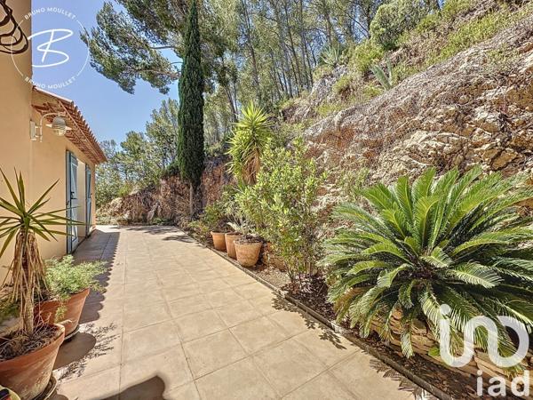 Maison traditionnelle 5 pièces de 150 m² à Saint-Cyr-sur-Mer (83270)