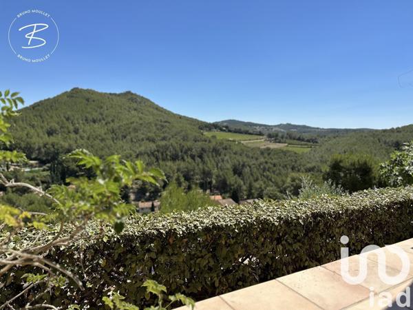 Maison traditionnelle 5 pièces de 150 m² à Saint-Cyr-sur-Mer (83270)