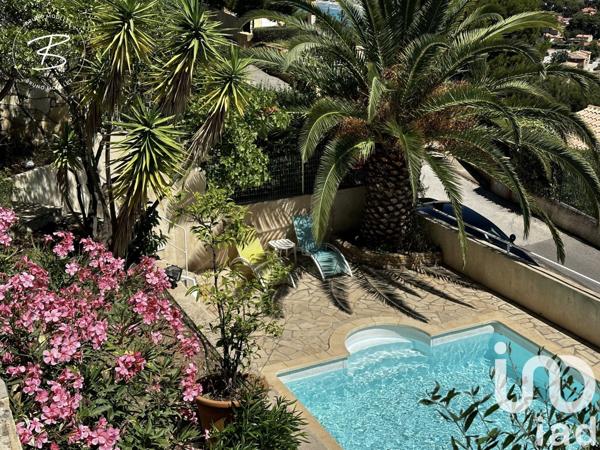 Maison traditionnelle 5 pièces de 150 m² à Saint-Cyr-sur-Mer (83270)