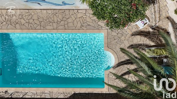 Maison traditionnelle 5 pièces de 150 m² à Saint-Cyr-sur-Mer (83270)