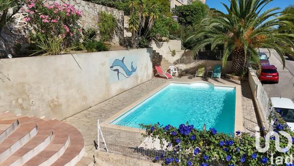 Maison traditionnelle 5 pièces de 150 m² à Saint-Cyr-sur-Mer (83270)