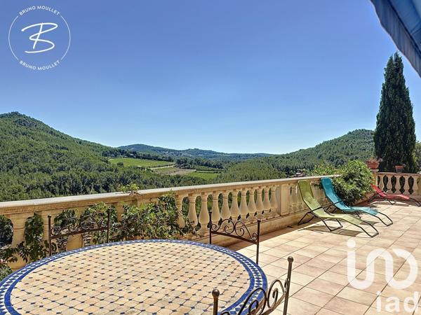 Maison traditionnelle 5 pièces de 150 m² à Saint-Cyr-sur-Mer (83270)