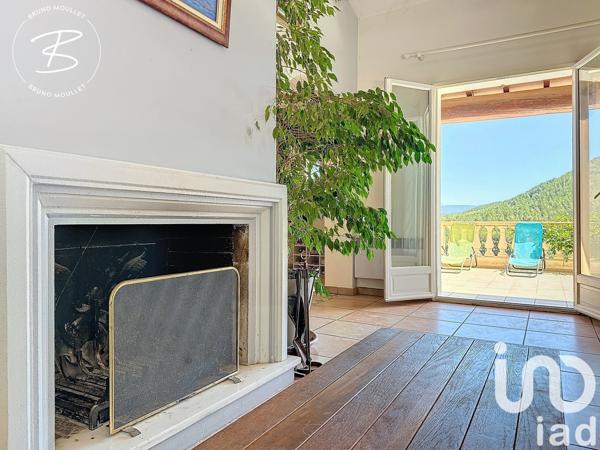 Maison traditionnelle 5 pièces de 150 m² à Saint-Cyr-sur-Mer (83270)