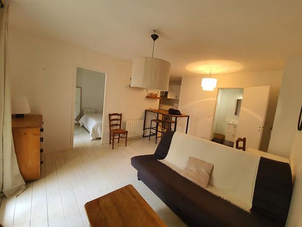 T2 meublé 36 m² + balcon immeuble pierre