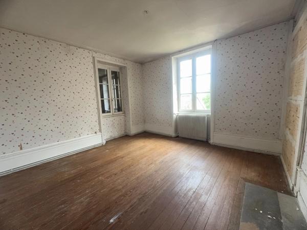 Maison à vendre 7 pièces GRAY (70)