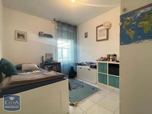 Appartement à louer 4 pièces 80.5m²