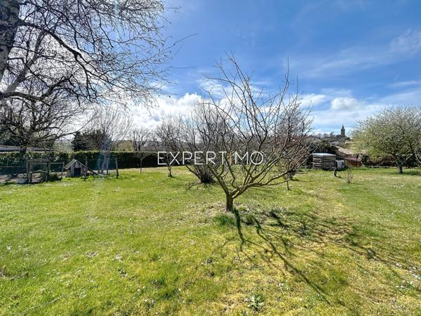 Saint-Léon (31560) Terrain constructible viabilisé de 1093m2 à Saint-Léon.