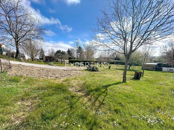 Saint-Léon (31560) Terrain constructible viabilisé de 1093m2 à Saint-Léon.