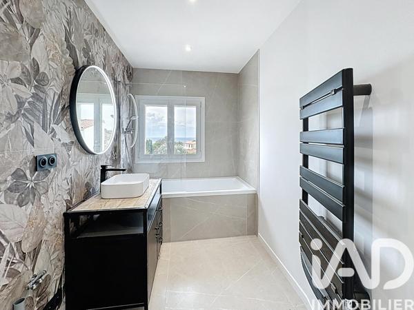 Appartement à vendre 5 pièces 118 m² Sanary-sur-Mer