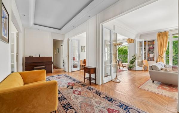 Vente Appartement P7 en sus studio - double parking rénové(e) Neuilly-sur-seine   