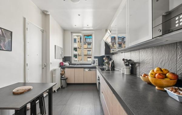 Vente Appartement P7 en sus studio - double parking rénové(e) Neuilly-sur-seine   