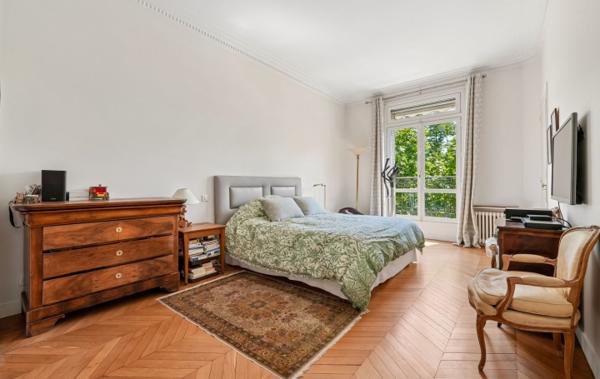 Vente Appartement P7 en sus studio - double parking rénové(e) Neuilly-sur-seine   