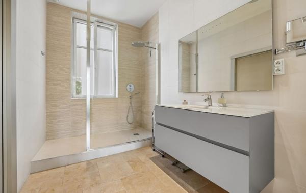 Vente Appartement P7 en sus studio - double parking rénové(e) Neuilly-sur-seine   