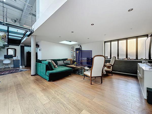 Loft atypique 180m2 - Jardin privatif - proximité immédiate métro B Lyon Gerland , Oullins pierre benite Loft atypique 180m2 - Jardin privatif - proximité immédiate métro B Lyon Gerland , Oullins pierre benite