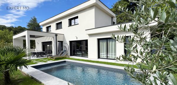Bernin (38190) Maison contemporaine 175 m² – 5 pièces – Piscine