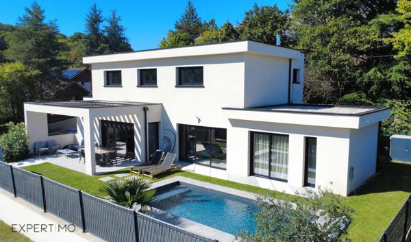 Bernin (38190) Maison contemporaine 175 m² – 5 pièces – Piscine