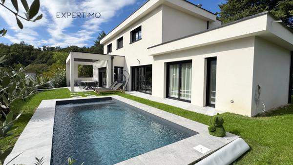 Bernin (38190) Maison contemporaine 175 m² – 5 pièces – Piscine