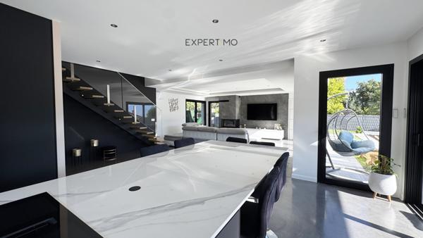 Bernin (38190) Maison contemporaine 175 m² – 5 pièces – Piscine