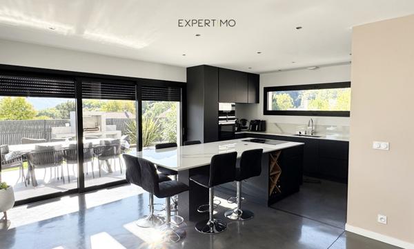 Bernin (38190) Maison contemporaine 175 m² – 5 pièces – Piscine