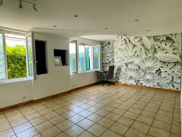 A LOUER - RUE GILBERT CHATELAIN MAISON NON MEUBLEE DISPO DES MAINTENANT