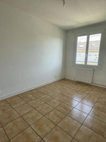 A LOUER - RUE GILBERT CHATELAIN MAISON NON MEUBLEE DISPO DES MAINTENANT