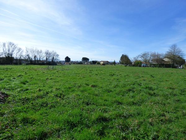 Terrain à batir 1 400 m², au calme, vue pyrénées