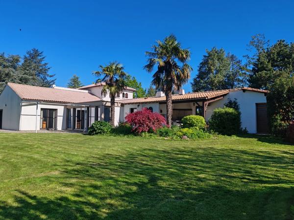 Propriete à vendre 12 pièces L'OIE (85)