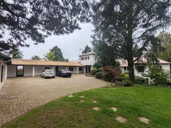 Propriete à vendre 12 pièces L'OIE (85)