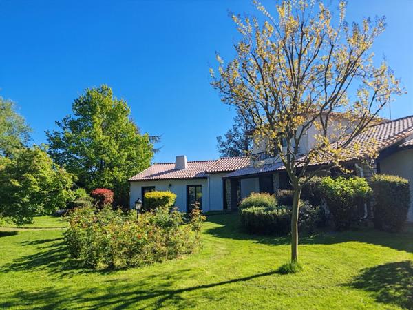 Propriete à vendre 12 pièces L'OIE (85)