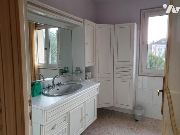A VENDRE EPERNAY - RIVE DROITE - APPARTEMENT 100m² avec ascen,  balcon et  garage ferméfermé