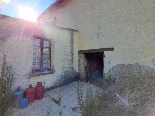 Maison de ville avec terrain, à Réhabiliter - 140 000