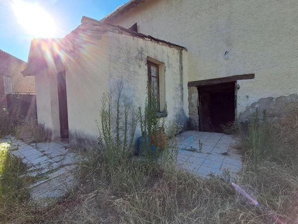 Maison de ville avec terrain, à Réhabiliter - 140 000