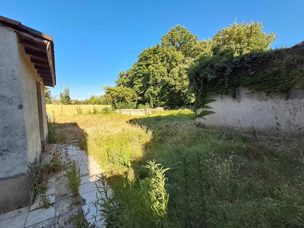 Maison de ville avec terrain, à Réhabiliter - 140 000