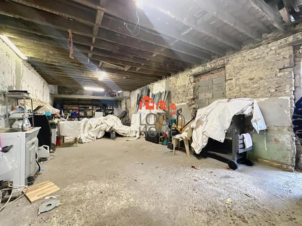 Maison semi-individuelle en semi plain-pied 3 chambres 2 bureaux garage de 60m² avec possibilite de diviser en 3 lots pour de l'investissement locatif