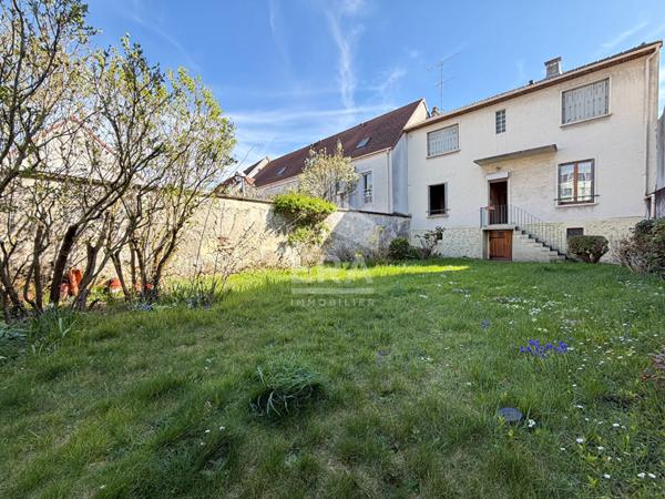 Maison familiale avec grand jardin, cour et sous-sol total