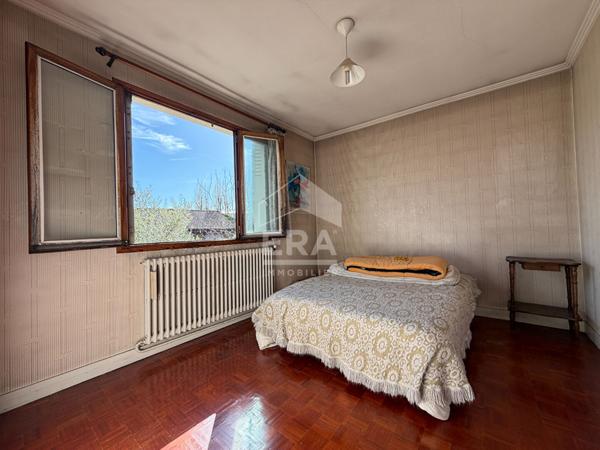 Maison familiale avec grand jardin, cour et sous-sol total