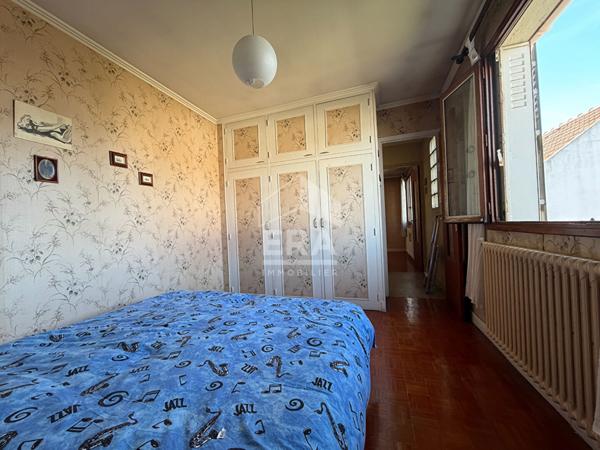 Maison familiale avec grand jardin, cour et sous-sol total