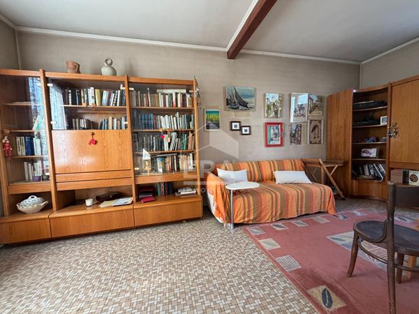 Maison familiale avec grand jardin, cour et sous-sol total